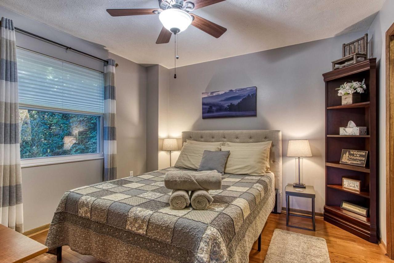 Cozy Cabin With Mountain Views Near Skylift Park! Gatlinburg Kültér fotó